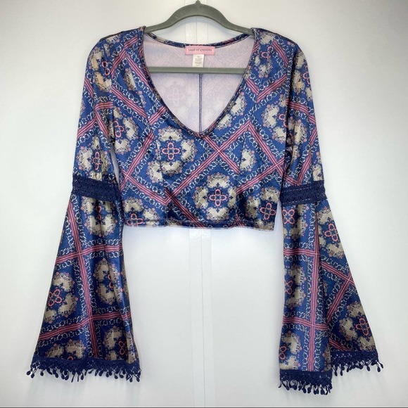 Band of Gypsies Velvet Crop Top Trumpet Sleeves - Picture 2 of 7